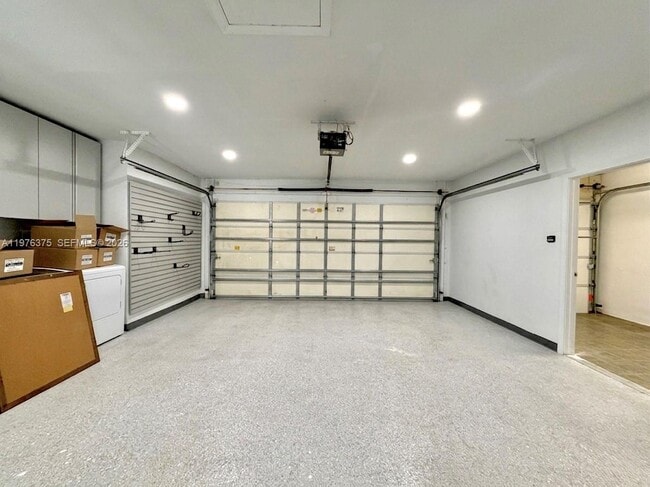 Building Photo - 4934 NW 94th Doral Pl