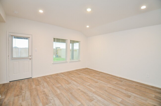 Building Photo - 31310 Yatesbury Ln