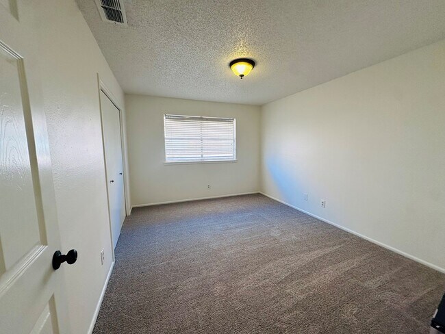 Building Photo - 3718 Monclair Ave