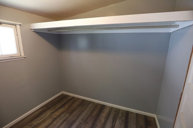 Building Photo - 2 Bed 1 Bath