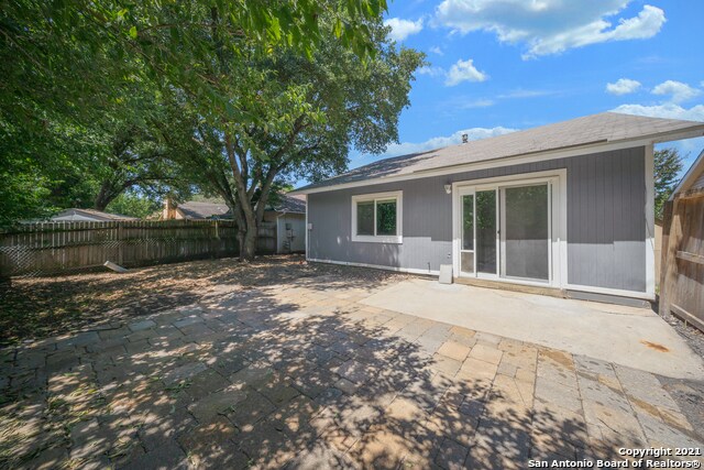 Building Photo - 8032 Laurel Bend