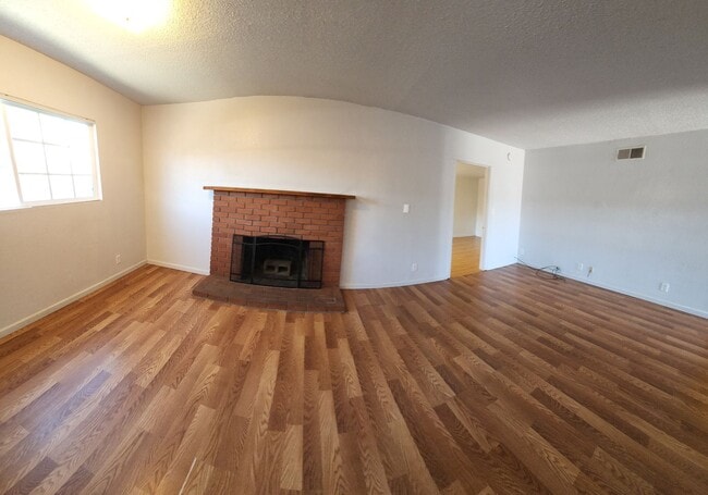 Building Photo - 4 bed 3 baths!  House ideally located close to campus, shopping, Bishop Peak