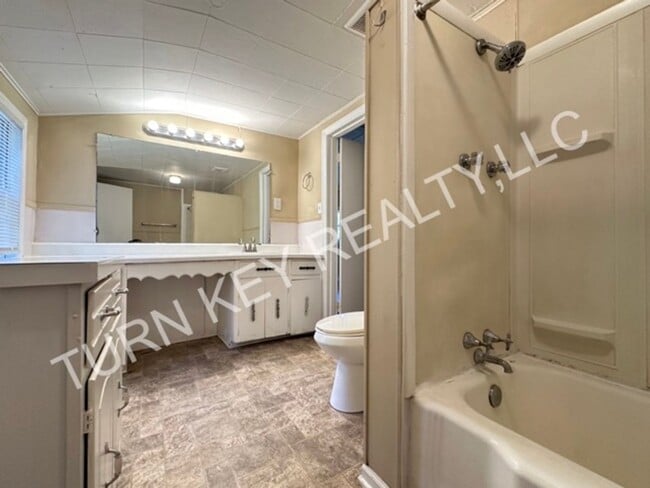 Building Photo - Home for rent in Adamsville **ACCEPTS SECT...
