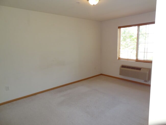 Building Photo - Wonderful 2 bed 2 bath family home. One ca...