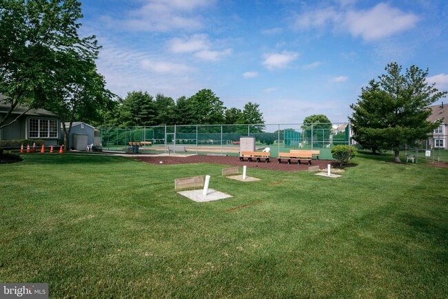 Building Photo - 1676B Thornwood Dr