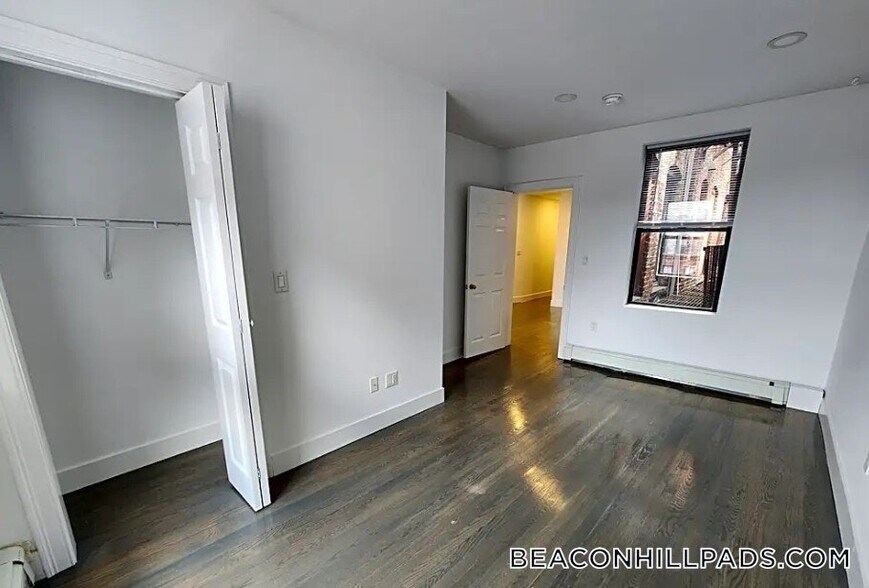 Building Photo - 44 Joy St