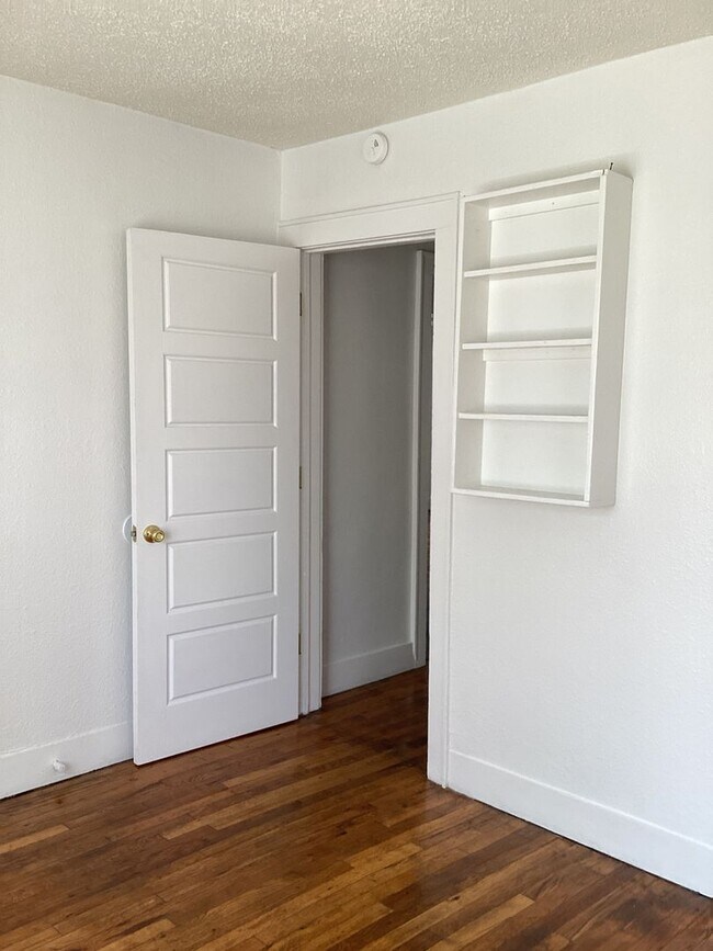 Building Photo - Newly Renovated 3 Bed Home! Located in Portales !