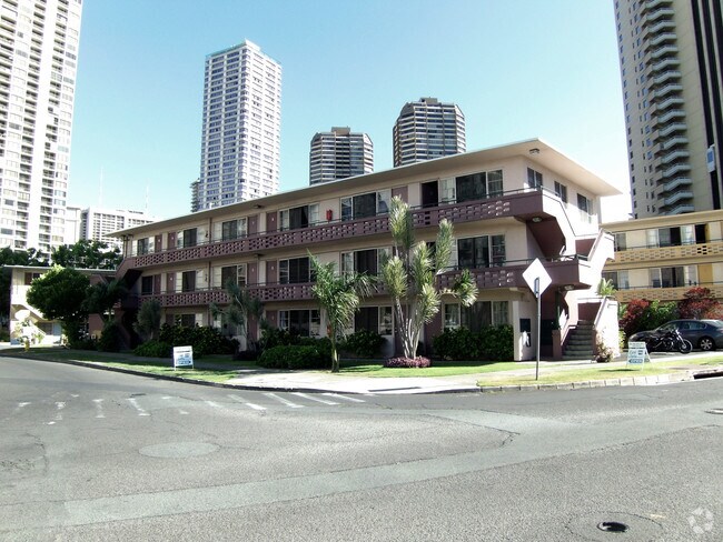 Building Photo - 1621-1627 Ala Wai Blvd