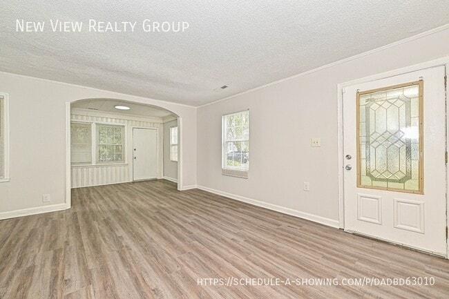 Building Photo - 301 Seldon Dr