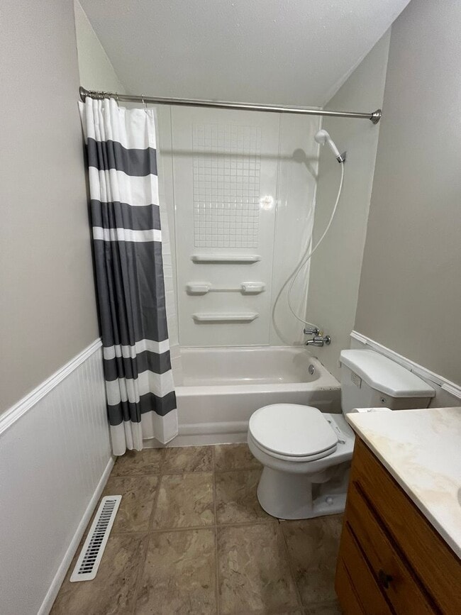 Building Photo - 4 Bed/2 Bath Rental Home with Fenced in Yard!