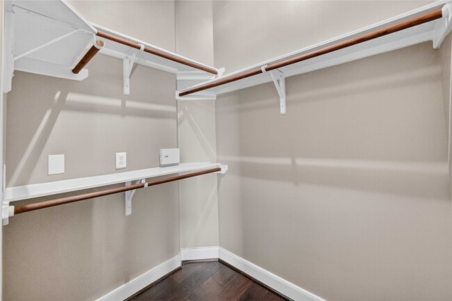 Building Photo - 1010 Rosine St