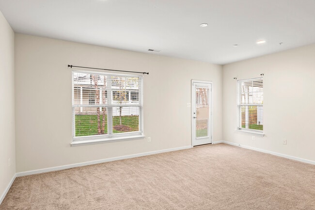 Building Photo - 214 Tanner Ln