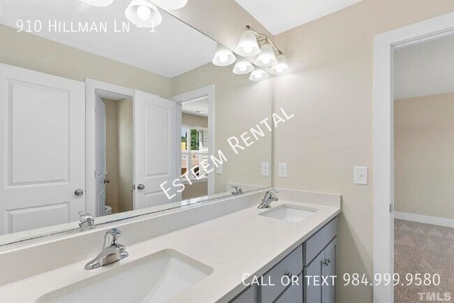 Building Photo - 910 Hillman Ln