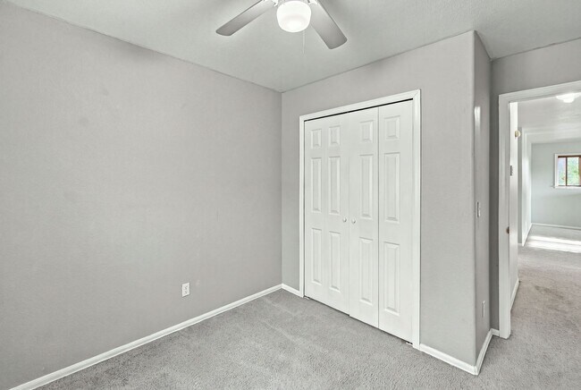 Building Photo - 546 S Race St