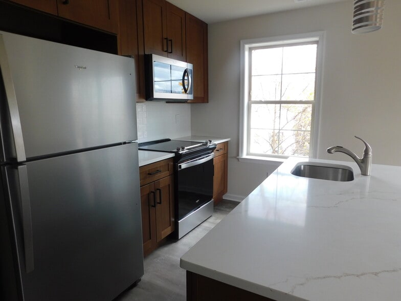 Building Photo - 1513 Maple St