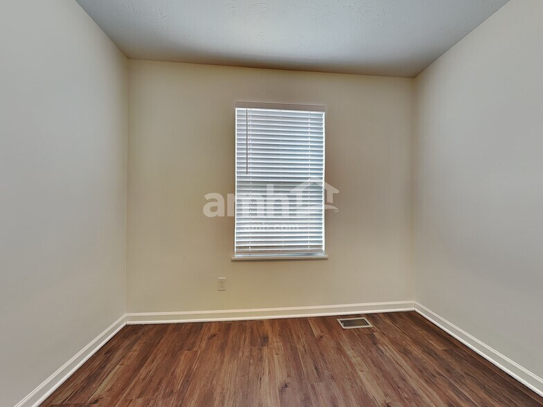 Building Photo - 903 Regency Ct
