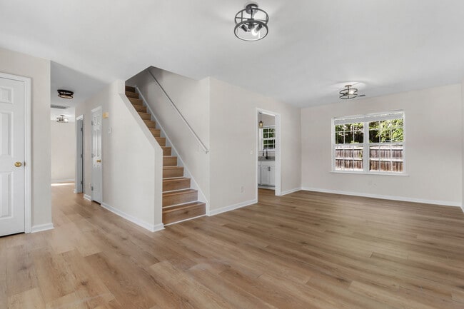 Building Photo - 109 Summer Vale Dr
