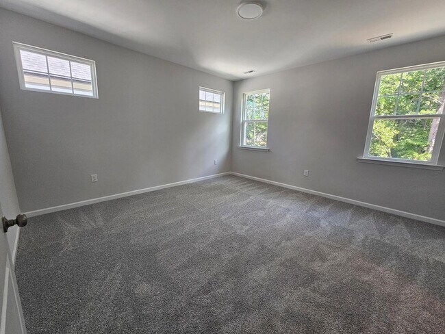 Building Photo - 3127 Armeria Dr