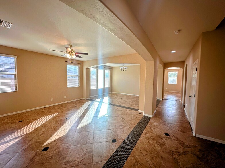 Building Photo - 4717 W Sweet Iron Pass