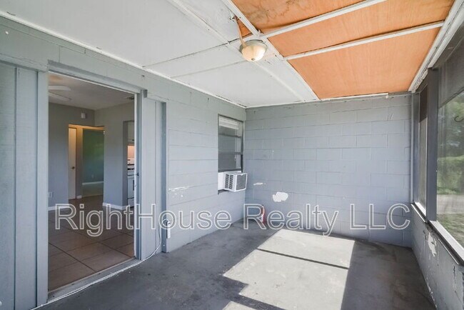 Building Photo - 1220 Morin St