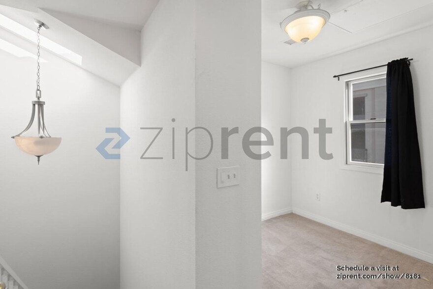 Building Photo - Unit