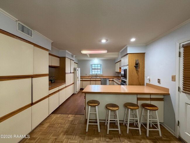 Building Photo - 1103 E Bayou Pkwy