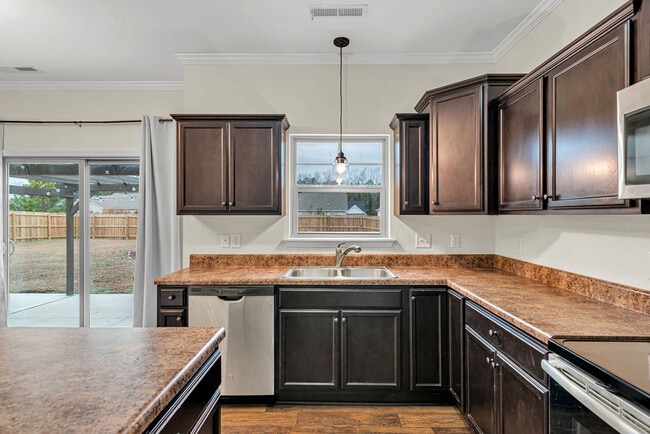 Building Photo - 303 Channel Run Ln