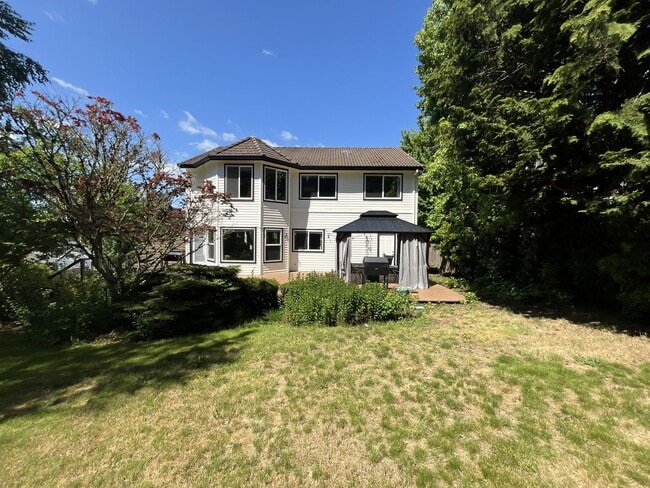 Building Photo - Stunning Bull Mountain Home with Gourmet Kitchen & Luxurious Primary Suite Retreat