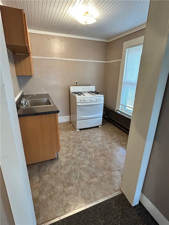 Building Photo - 132 E Chemung Pl