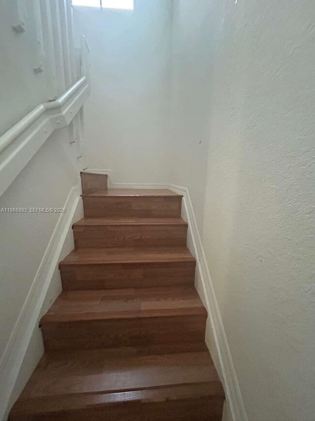 Building Photo - 760 SW 6th Ct