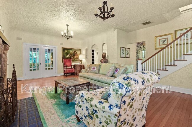 Building Photo - 194 Almeria Rd