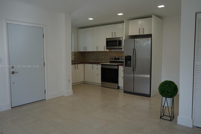 Building Photo - 1456 NE 147th St