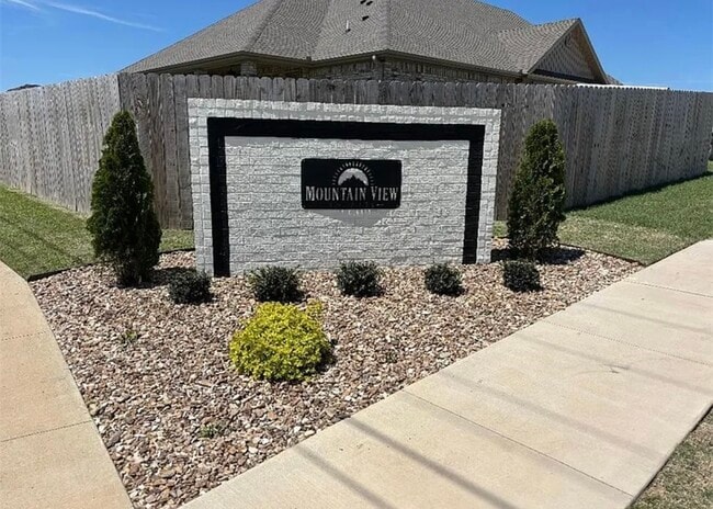 Building Photo - 841 Round Top St