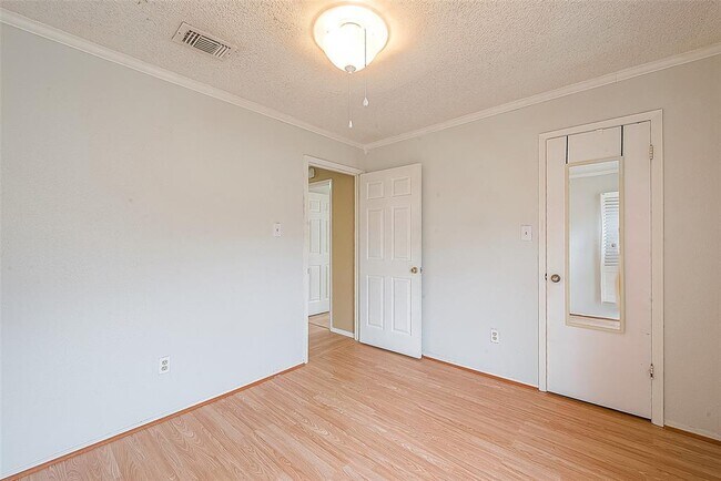 Building Photo - 14947 Heritage Wood Dr