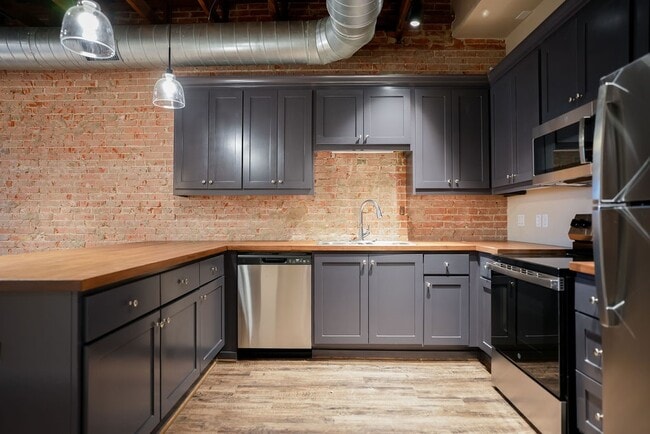 Building Photo - 210 E Washington Ave