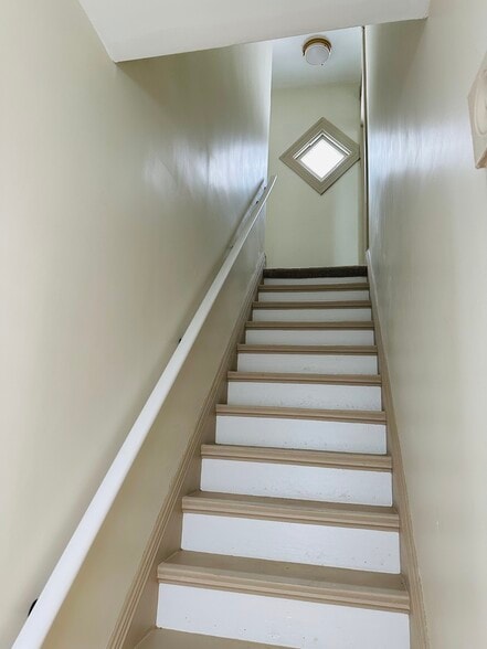 Steps to 2nd floor - 514 Delta Ave