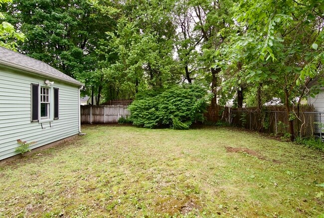 Building Photo - 63 Grandview St