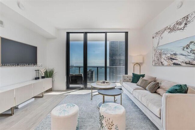Building Photo - 1010 Brickell Ave