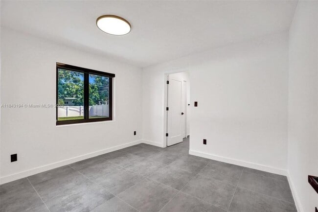 Building Photo - 3 bedroom in North Miami Beach FL 33160
