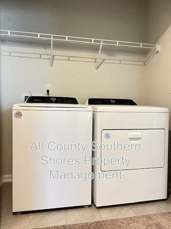 Building Photo - 2879 Pegasus Pl