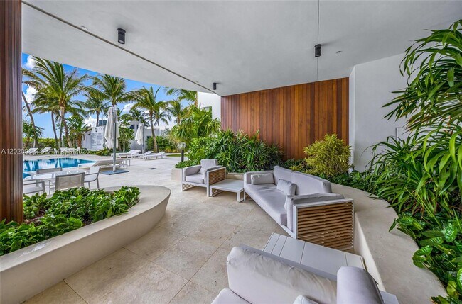 Building Photo - 6365 Collins Ave