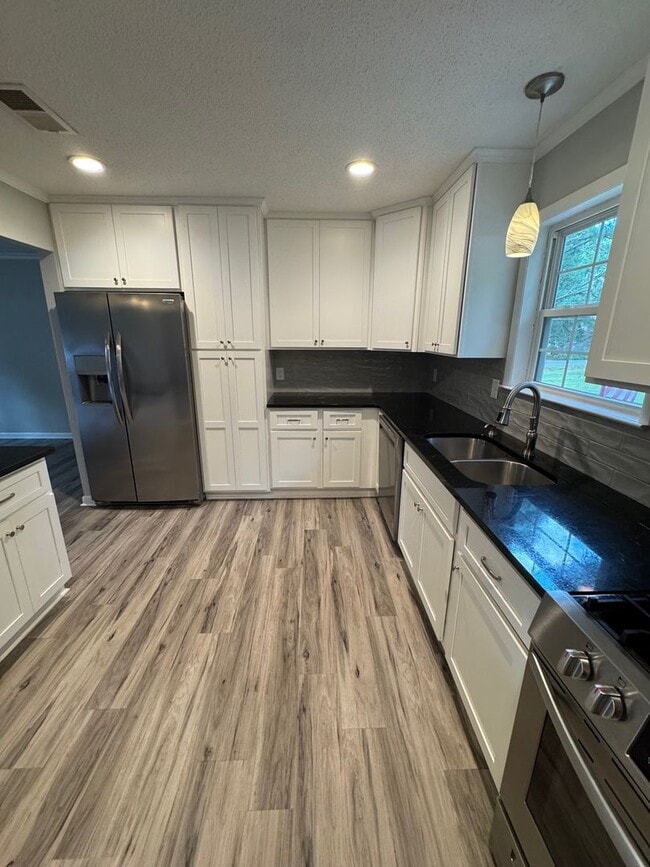 Building Photo - 2806 Hurricane Lake Rd