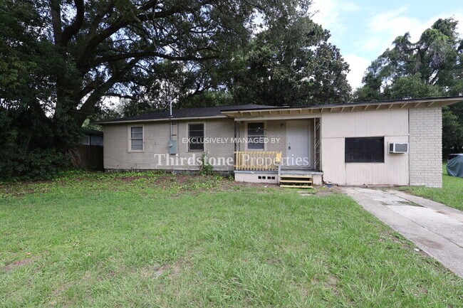 Building Photo - 789 Gardenia Ln