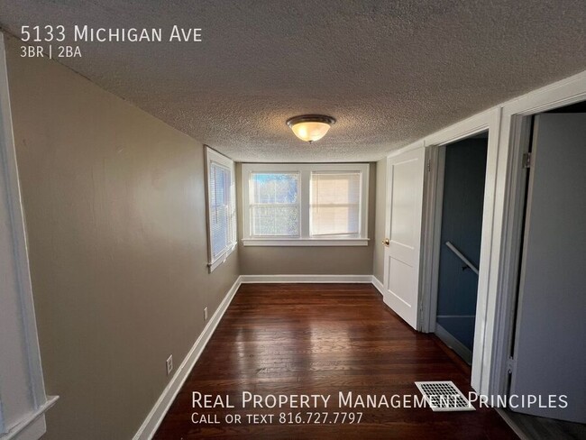 Building Photo - *MOVE-IN SPECIAL* Recently Renovated 3 Bed...