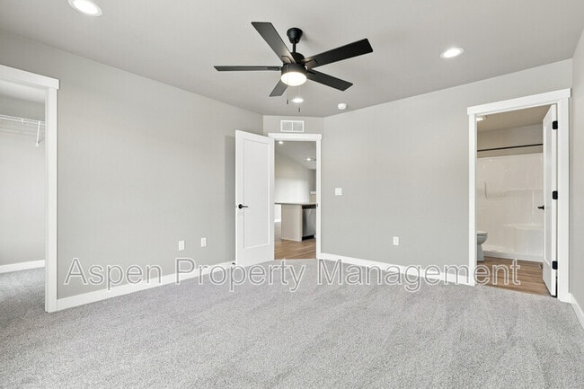 Building Photo - 3165 Lampe Ln