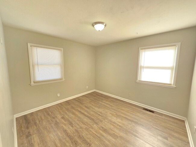 Building Photo - Updated 3 bedroom home located off Bardstown Rd!