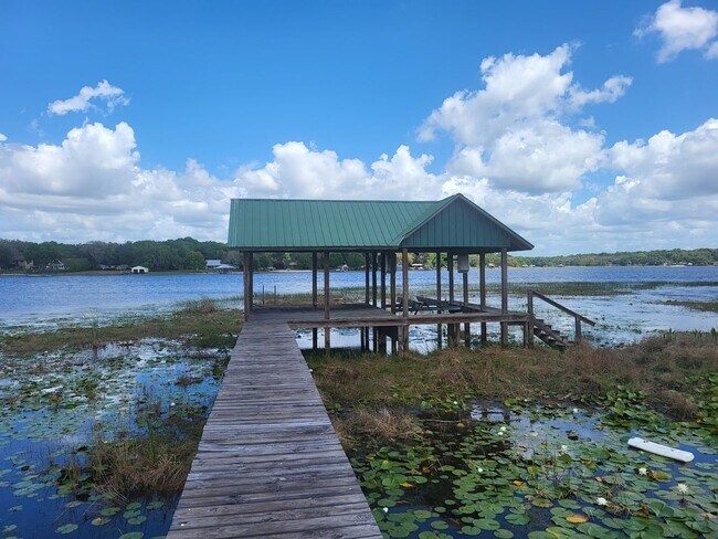 Building Photo - Little Lake Weir Waterfront FENCED 3BR/2BA on 6 Acres with Horse Barn, Private Boat Ramp & Dock