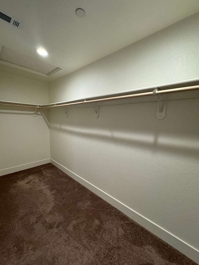 Building Photo - 5 Bedroom 3 Bath Home with Pool, pool and ...