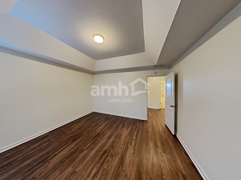 Building Photo - 413 Village Way