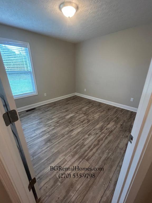 Building Photo - 506 Labrador Dr